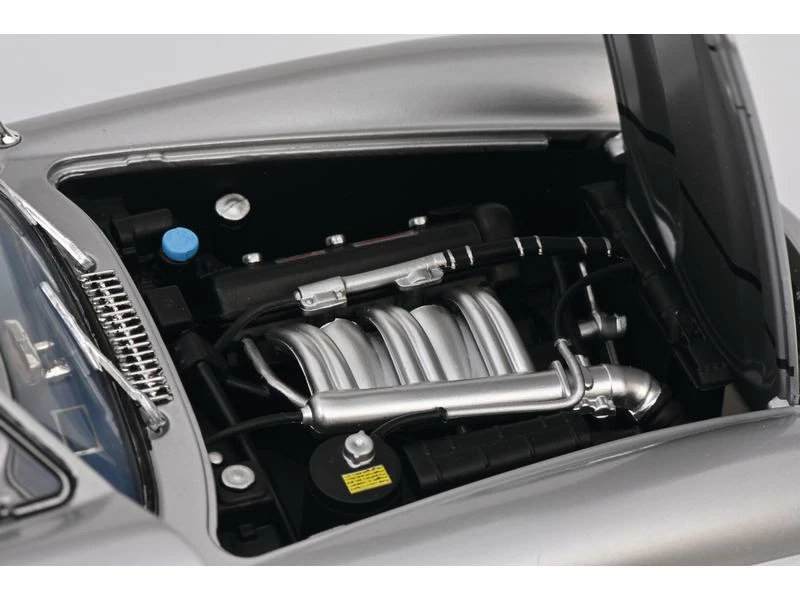 Schuco Sportwagen Mercedes Benz 300 SL Flügeltürer 1:18 8 Schuco Sportwagen Mercedes Benz 300 SL Flügeltürer 1:18 – Bild 6