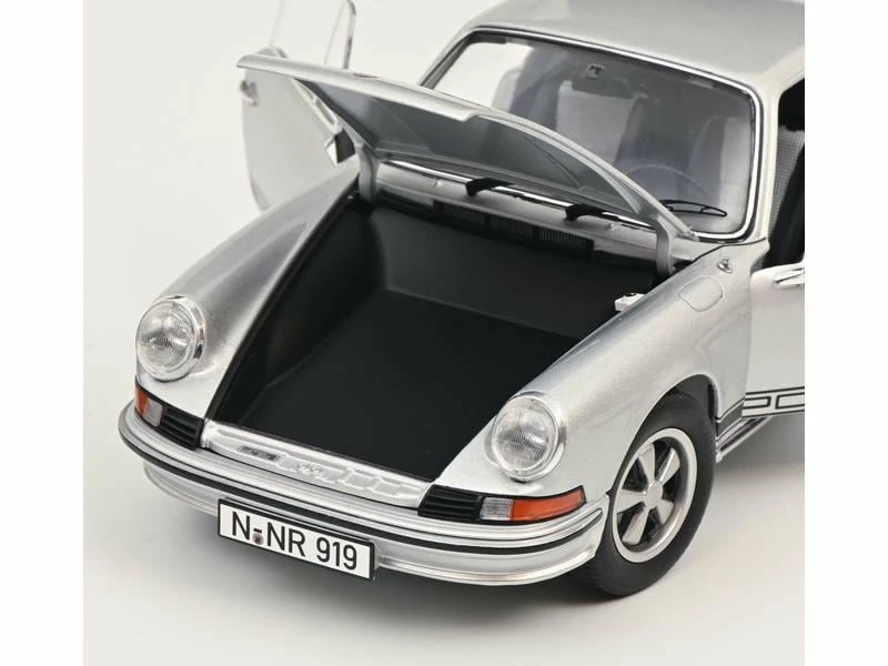 Schuco Sportwagen Porsche 911S Coupé, Silber 1:18 11 Schuco Sportwagen Porsche 911S Coupé, Silber 1:18 – Bild 9